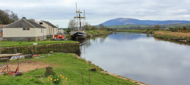18 Kinghom Quay, Nith River, Ruth walking to Dumfries, Scotland