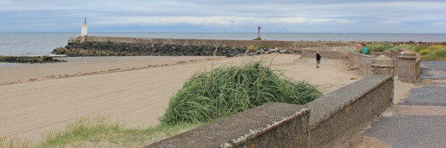 04 lighthouse at entrance to Girvan Harbour, Ruth's coastal walk