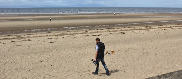 22 metal detecting, Ayr, Ruth hiking the coast of Scotland