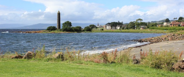 06 the Pencil Monument, Bowen Craigs, Ruth hiking through Largs, Scotland