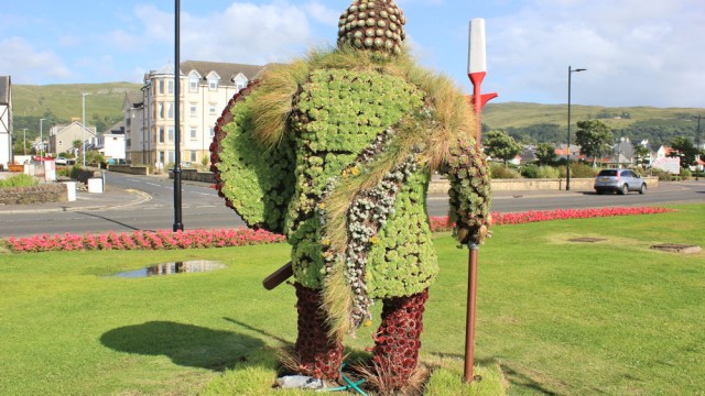 18 viking made of flowers, Largs, Ruth Livingstone