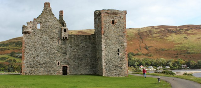 02 Lochranza castle, Ruth's coastal walk around Arran, Scotland