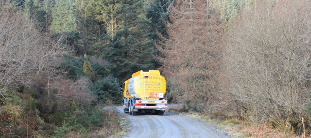 19 Tanker on the Kintryre Way, Ruth hiking in Scotland