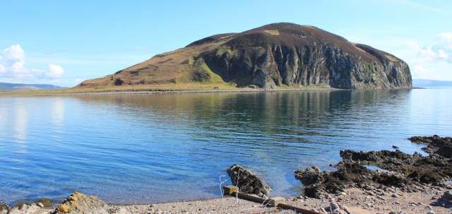 07 Davaar Island, Ruth Livingstone hiking in Scotland