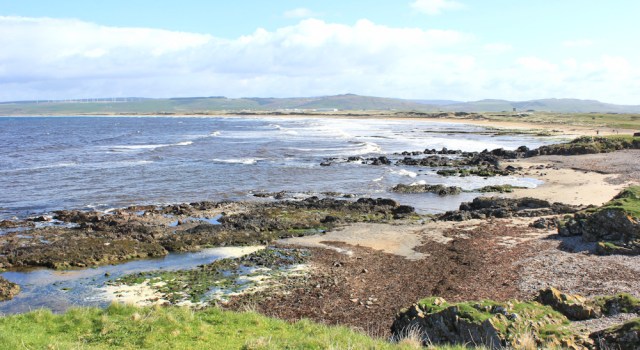 02 Machrihanish Bay, Ruth hiking the coast, Mull of Kintyre