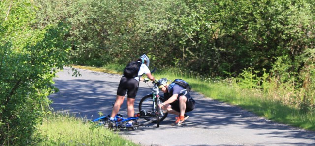 17 cyclists fixing a chain, Ruth's coastal walk around Scotland