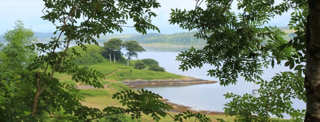 05 coastal viewpoint, Ruth hiking the coast of Scotland