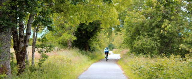 06 route 78 to Fort William, Ruth hiking in Scotland
