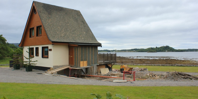 26 new buildings on the coast, Appin, Ruth hiking in Scotland