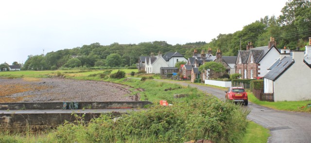 037 Inveralligin, Ruth walking the coast from Torridon, Scotland